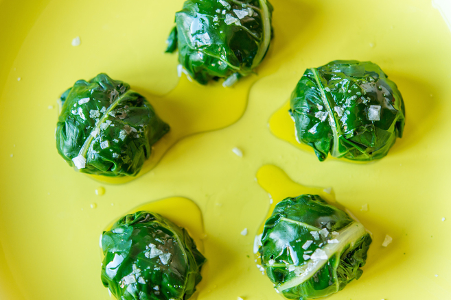 Bolitas de acelga rellenas de 'steak tartare'
