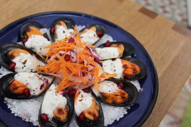 Mejillones con ensalada de invierno