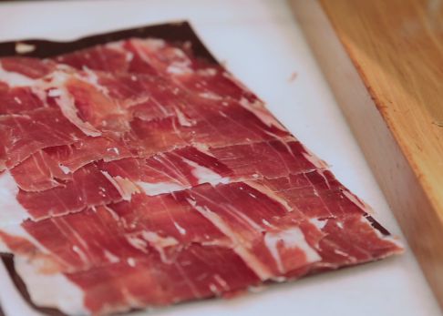 Cómo distinguir un buen jamón ibérico de uno cutre