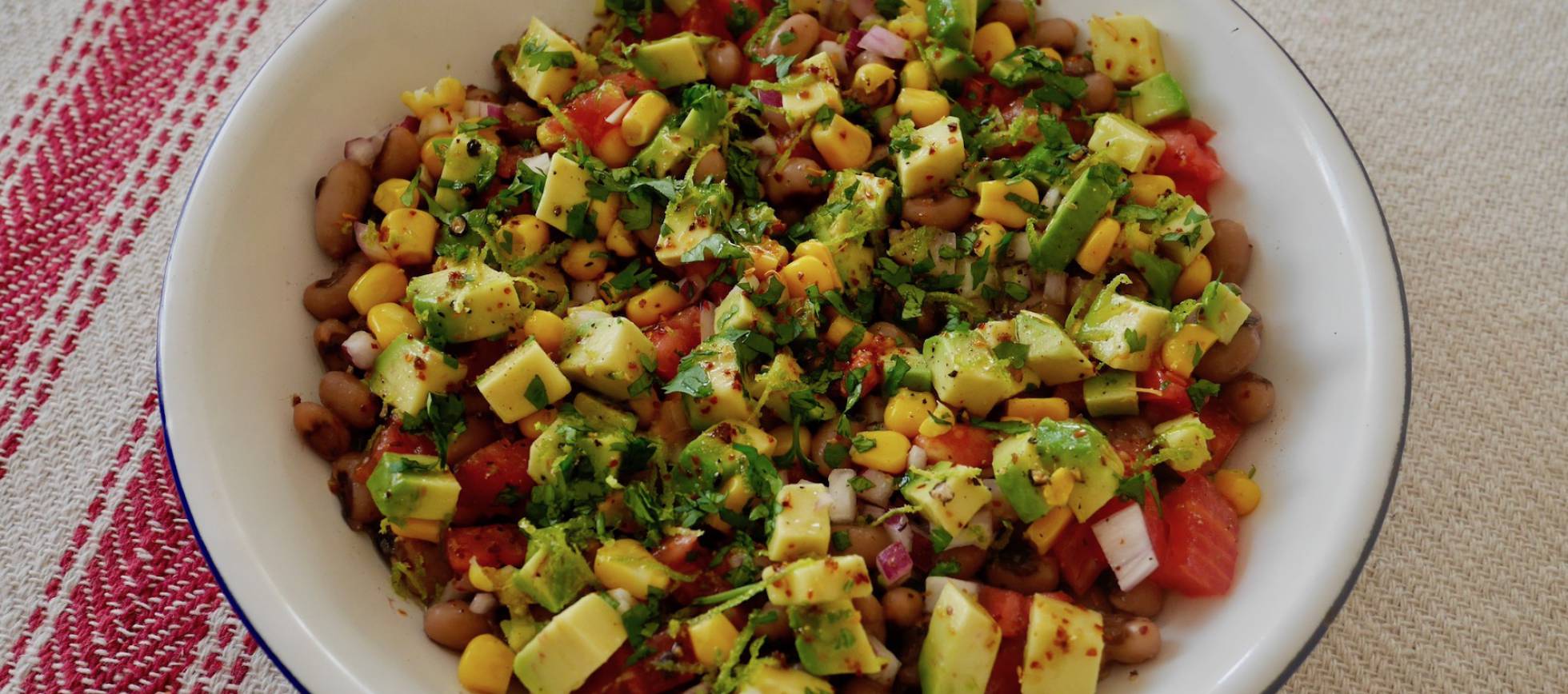 Ensalada de alubias, maíz y tajín | Recetas El Comidista EL PAÍS