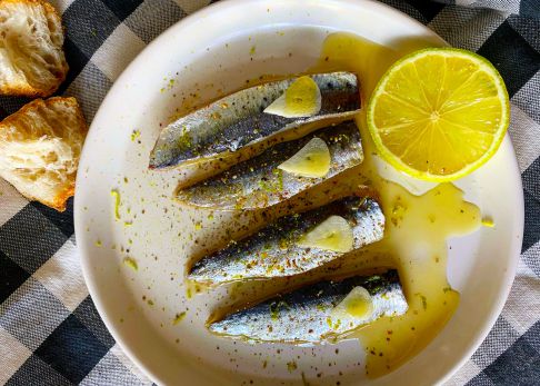 Cómo hacer anchoas en salazón