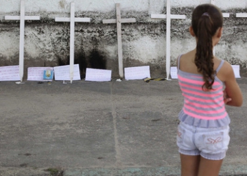 La violencia, la policía y las escuelas (2)