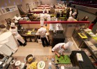 24 chefs de élite preparan gallina a contra reloj