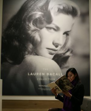 Un retrato de Lauren Bacall abre la exposición