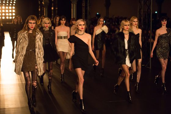Desfile de Saint Laurent en la semana de la moda de París