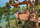 Una cena sobre los árboles en el eco hotel de Soneva en Tailandia.