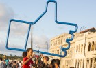 Obra 'Sweet Emotion' del artista Alexander Guerra, en El Malecón dentro de la Bienal de Arte de La Habana.