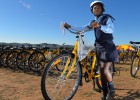 Reparto de bicicletas en un proyecto de desarrollo en Limpopo (Sudáfrica).