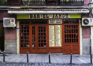 Rico, barato y cutre: bares madrileños 'de viejo' para comer hasta hartarse