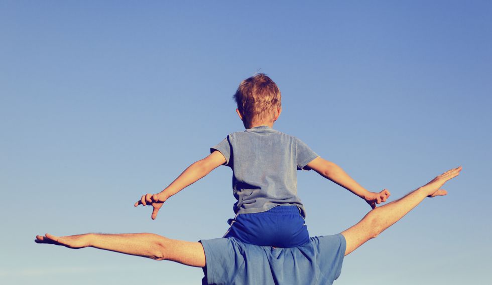 Cinco ejercicios sencillos para aliviar el dolor de hombro