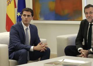 Rajoy viste fatal y Rivera es un hortera: el estilo de los políticos, a juicio