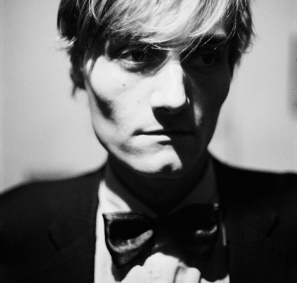 Los okupas en Londres llevan pajarita