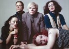 En el centro, Andy Warhol en The Factory con (de izquierda a derecha) Jane Forth, Joe Dallesandro, Jackie Curtis y Holly Woodlawn.