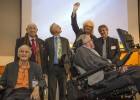 De izquierda a derecha, Harold Kroto, Alexi Leonov, Richard Dawkins, Brian May, Garik Israelian y Stephen Hawking, en la presentaci&oacute;n de la medalla Starmus, hoy en Londres.