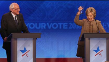 Bernie Sanders y Hillary Clinton, en el último debate.