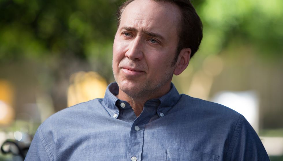Nicolas Cage devuelve el cráneo robado de un dinosaurio