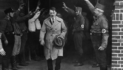 Adolf Hitler en las oficinas centrales del partido en Múnich.