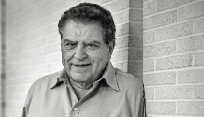 “La gente antes se avergonzaba de ver televisión en español”