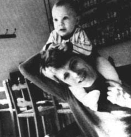 La tierna foto con la que el hijo de David Bowie ha anunciado la muerte
