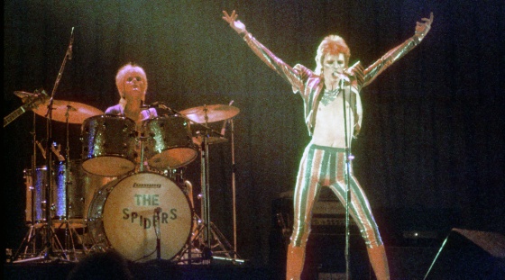 David Bowie interpretando 'Ziggy Stardust' en 1973 en Los Angeles, California.