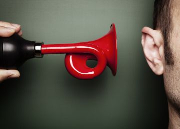 ¿Por qué me pitan los oídos?