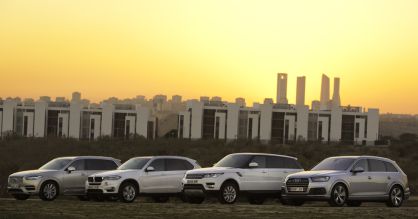De izquierda a derecha, Volvo XC90, BMW X5, Range Rover Sport y Audi Q7.