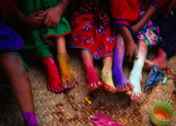 Desde abajo, por la izquierda y con la Tierra
