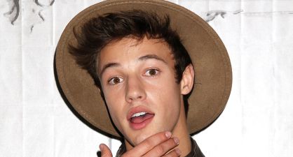 Quién rayos es este joven 'desconocido' con 27 millones de seguidores