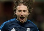Real Madrid's Croatian midfielder Luka Modric celebrates a goal during the Spanish league football match Granada FC vs Real Madrid CF at Nuevo Los Carmenes stadium in Granada on February 7, 2016. AFP PHOTO  JORGE GUERRERO