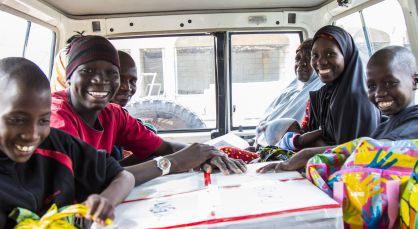 Dos familias se reencuentran en Maiduguri (Nigeria).