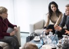 Angela Merkel junto a George Clooney y su esposa Amal, en Berl&iacute;n.