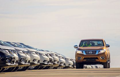 Campa de autom&oacute;viles de Nissan, situada en el puerto de Barcelona. 
