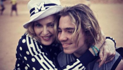 Madonna y su hijo Rocco.