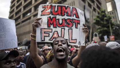 Protesta juvenil contra la subida de tasas universitarias en Sud&aacute;frica.