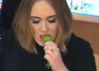 Adele comiendo pasto en el programa de Ellen DeGeneres.