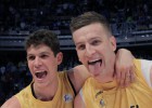 GRA455. A CORUÑA, 20022016.- Los jugadores del Herbalife Gran Canaria Oriol Paulí y Alen Omic celebran su victoria por 71-81 ante el Dominion Bilbao Basket tras el partido de la primera semifinal de la Copa del Rey que se juega esta noche en el Coliseo de A Coruña. EFEKiko Delgado