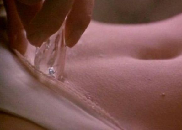 ¿Por qué 'Nueve semanas y media' es la película erótica más ridícula de la historia?