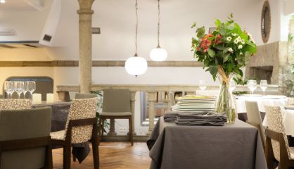 Interior del restaurante hind&uacute; Tilk, en Madrid.