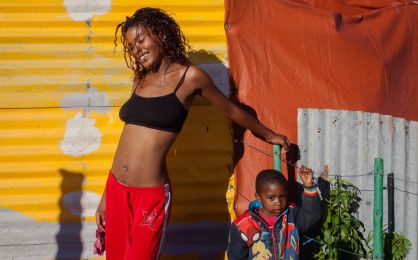 Mother and son (Madre e hijo).