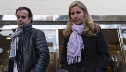 Arantxa Sanchez Vicario y su marido Josep Santacana, a la salida del velatorio de Emilio Sanchez.