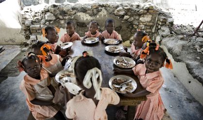 Un nuevo proyecto de comidas escolares en Hait&iacute; incorpora a los agricultores locales en la cadena de suministro. 