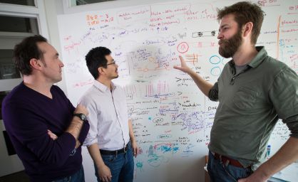 Cédric Feschotte, Edward Chuong y Nels Elde, los tres autores de la investigación.