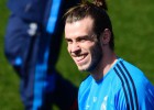 Real Madrid's Welsh forward Gareth Bale smiles during a training session on March 7, 2016 at Real Madrid Sport City in Madrid on the eve of their UEFA Champions League football match Real Madrid CF vs AS Roma.  AFP  JAVIER SORIANO