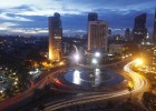 Puesta de sol en Yakarta (Indonesia). Jakarta city landmark. Jakarta, Indonesia.