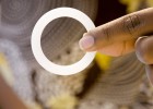 Un anillo vaginal liberador de antivirales.