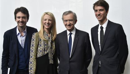 El presidente de LVMH con sus hijos (desde la izquierda) Antoine, Delphine y Alexandre el año pasado.