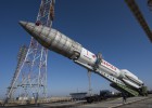 Preparaci&oacute;n del cohete ruso Proton en el que el lunes se lanzar&aacute; ExoMars 2016 desde Baikonur, en Kazajist&aacute;n.