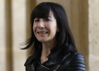 La dise&ntilde;adora francesa Bouchra Jarrar, al finalizar su desfile de alta costura en la semana de la moda de Par&iacute;s del verano de 2014.