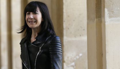 La diseñadora francesa Bouchra Jarrar, al finalizar su desfile de alta costura en la semana de la moda de París del verano de 2014.