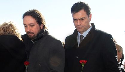 Iglesias y Sánchez durante el acto de homenaje.